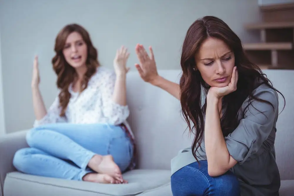 Cómo enfrentar y resolver problemas de celos en amistades